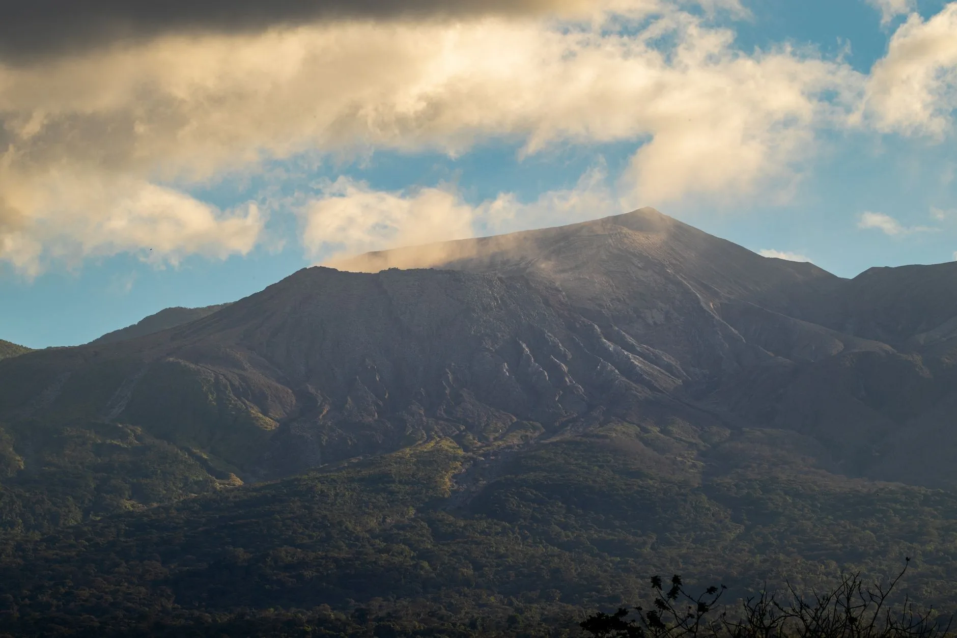 Volcan Rincón de la Vieja et paysage volcanique au Guanacaste
